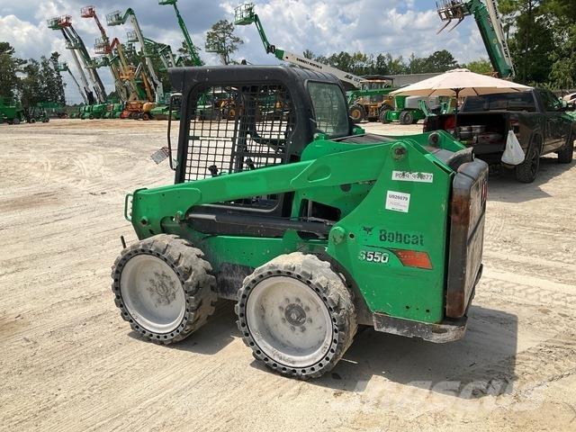 Bobcat S550 滑移轉向裝載機