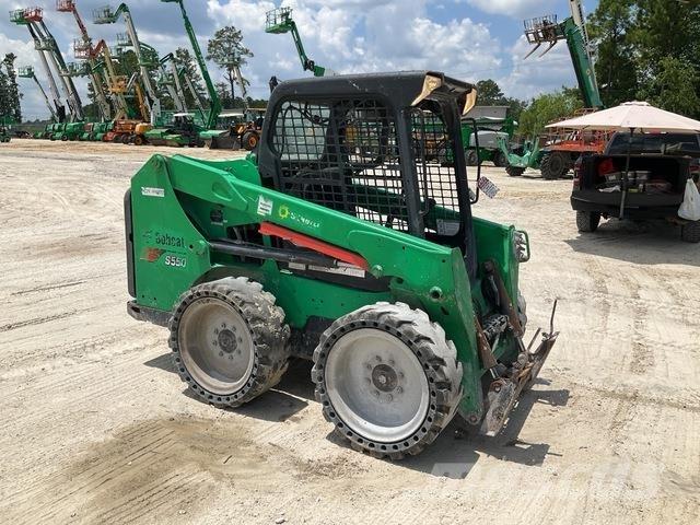 Bobcat S550 滑移轉向裝載機