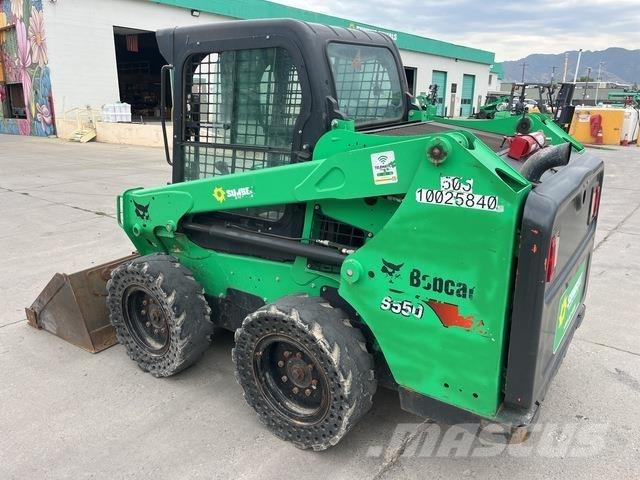 Bobcat S550 滑移轉向裝載機