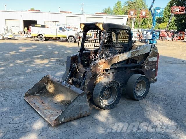 Bobcat S550 滑移轉向裝載機