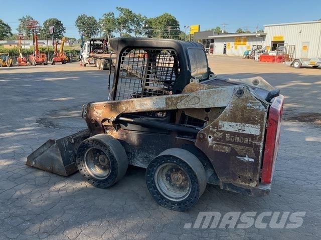 Bobcat S550 滑移轉向裝載機