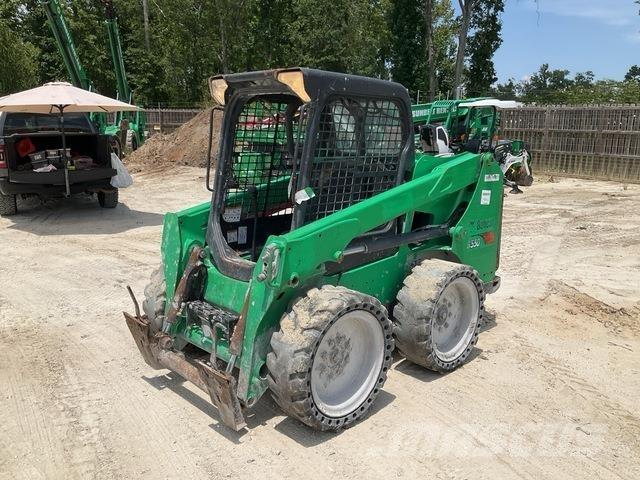 Bobcat S550 滑移轉向裝載機