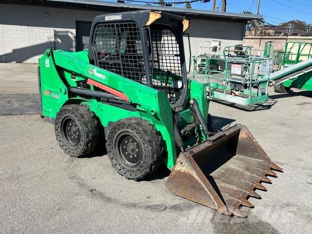 Bobcat S550 滑移轉向裝載機