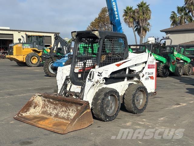 Bobcat S550 滑移轉向裝載機