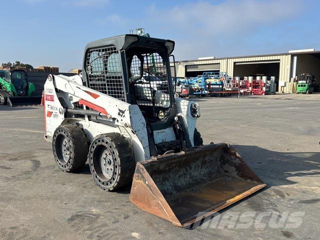 Bobcat S550 滑移轉向裝載機
