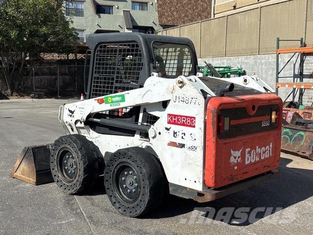 Bobcat S550 滑移轉向裝載機