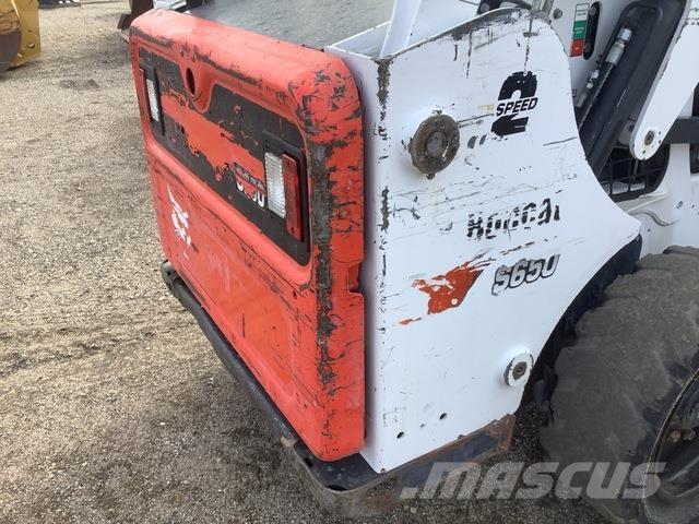 Bobcat S650 滑移轉向裝載機