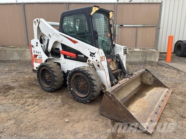 Bobcat S650 滑移轉向裝載機