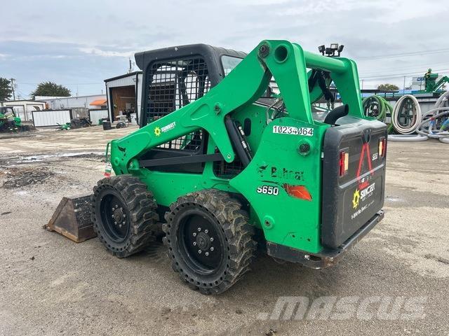 Bobcat S650 滑移轉向裝載機