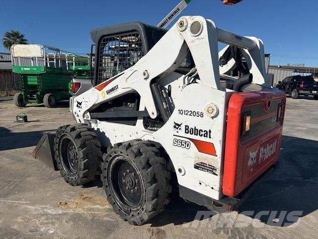 Bobcat S650 滑移轉向裝載機