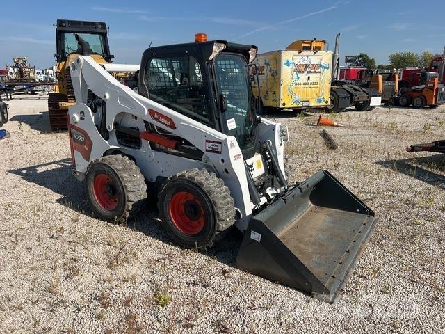 Bobcat S770 滑移轉向裝載機