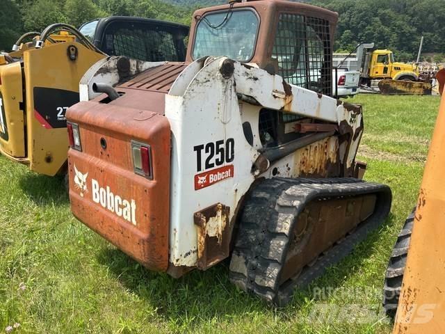 Bobcat T250 滑移轉向裝載機