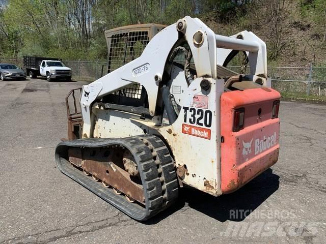 Bobcat T320 滑移轉向裝載機