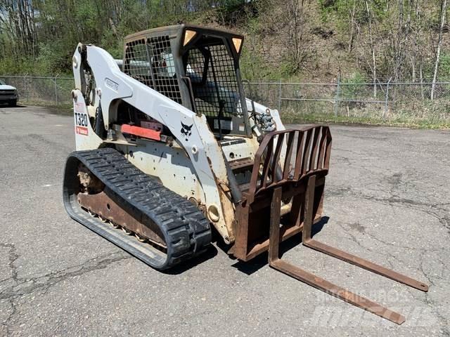 Bobcat T320 滑移轉向裝載機