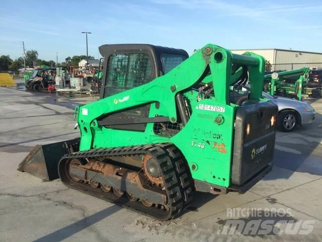 Bobcat T740 滑移轉向裝載機