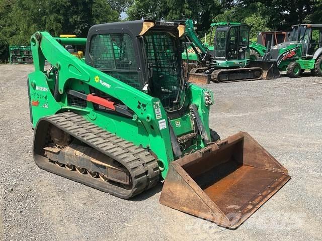 Bobcat T740 滑移轉向裝載機