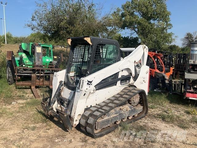 Bobcat T740 滑移轉向裝載機