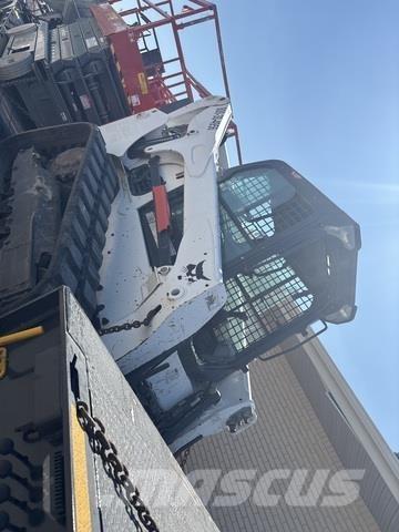 Bobcat T740 滑移轉向裝載機