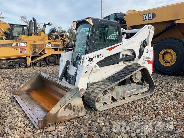 Bobcat T870 滑移轉向裝載機