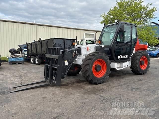 Bobcat V723 伸縮臂操作車