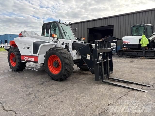 Bobcat V723 伸縮臂操作車