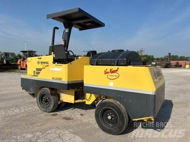 Bomag BW11RH 膠輪滾壓機