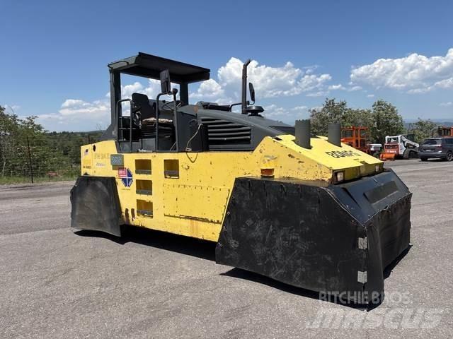 Bomag BW24R 膠輪滾壓機