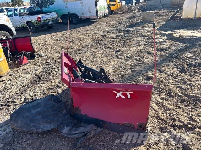 Boss XT 刮雪板和犁