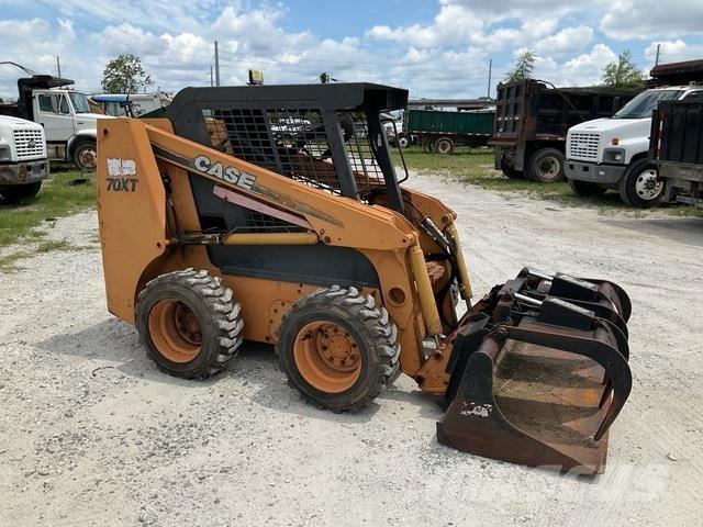 CASE 70XT 滑移轉向裝載機