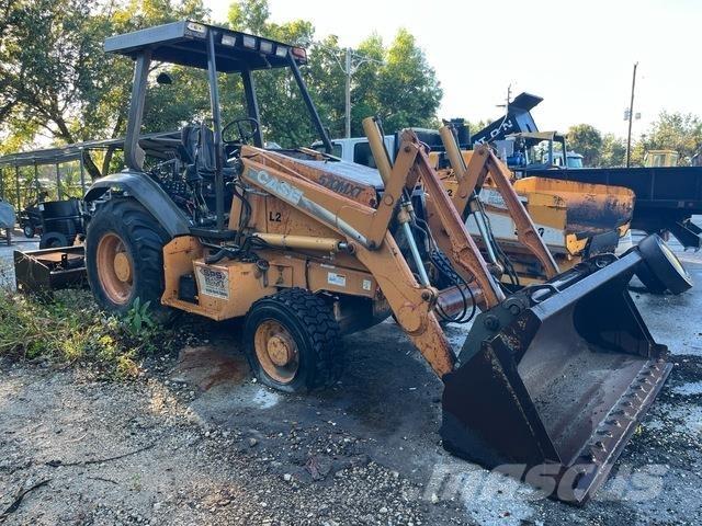 Case IH 570MXT 前端裝載機和挖掘機