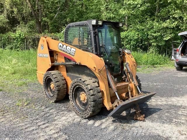 CASE SR240 滑移轉向裝載機