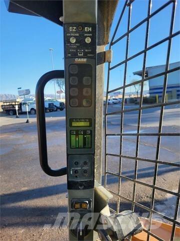 CASE TR270 滑移轉向裝載機