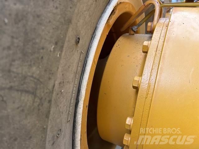CAT 16H 平土機