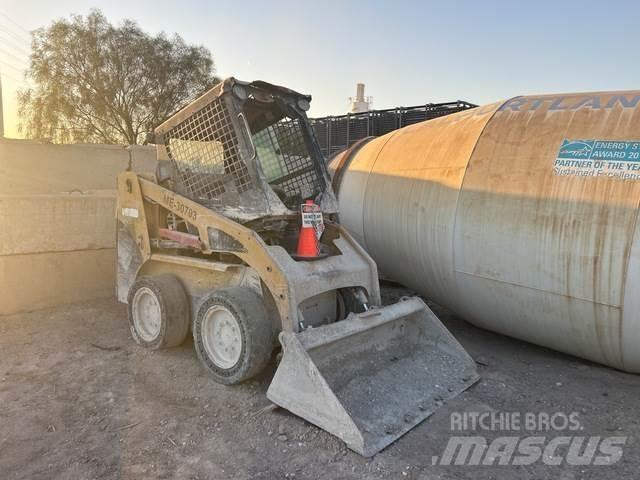 CAT 216B 滑移轉向裝載機