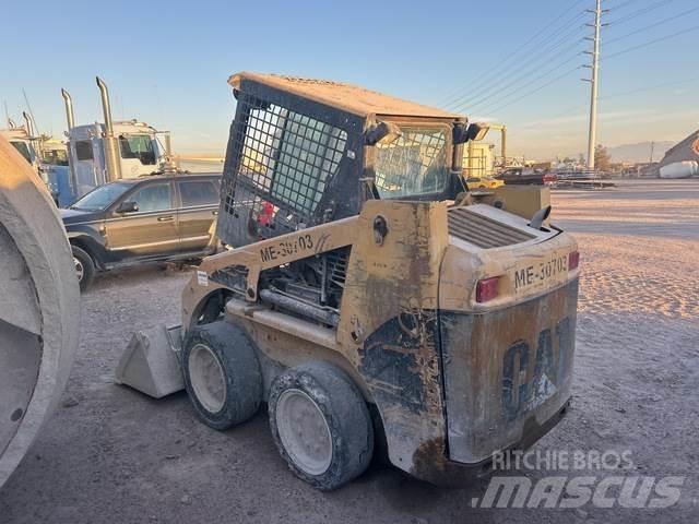 CAT 216B 滑移轉向裝載機