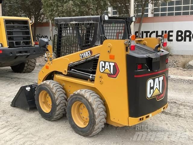 CAT 216B3 滑移轉向裝載機