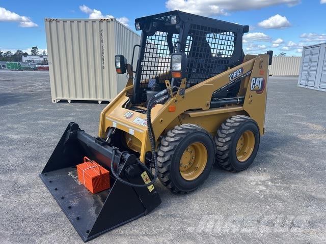 CAT 216B3 滑移轉向裝載機
