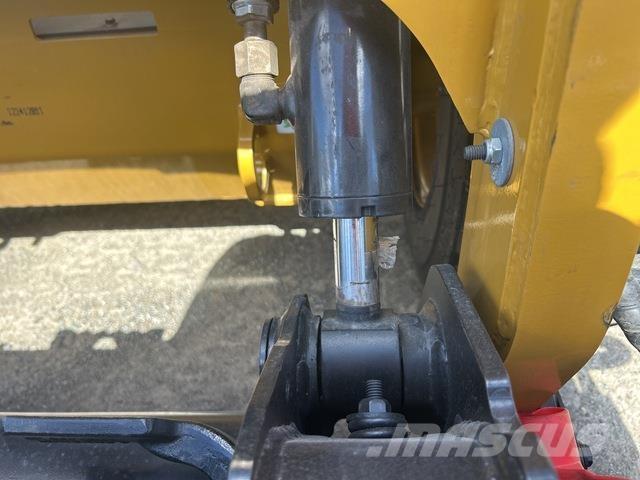 CAT 216B3 滑移轉向裝載機
