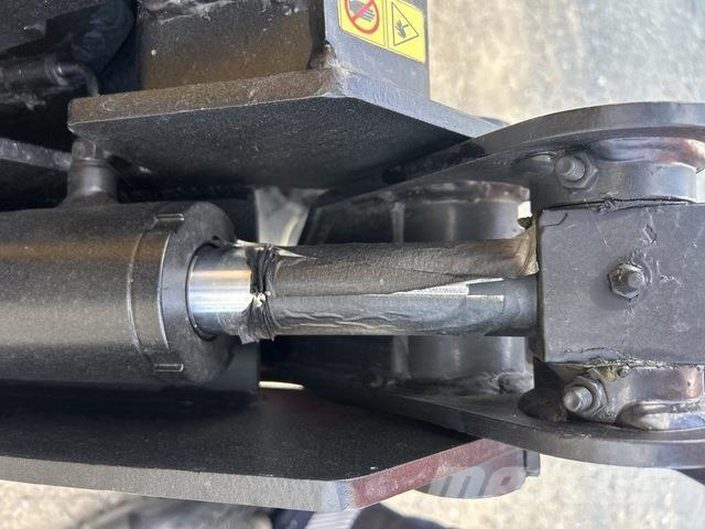 CAT 216B3 滑移轉向裝載機