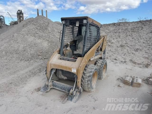 CAT 226B 滑移轉向裝載機