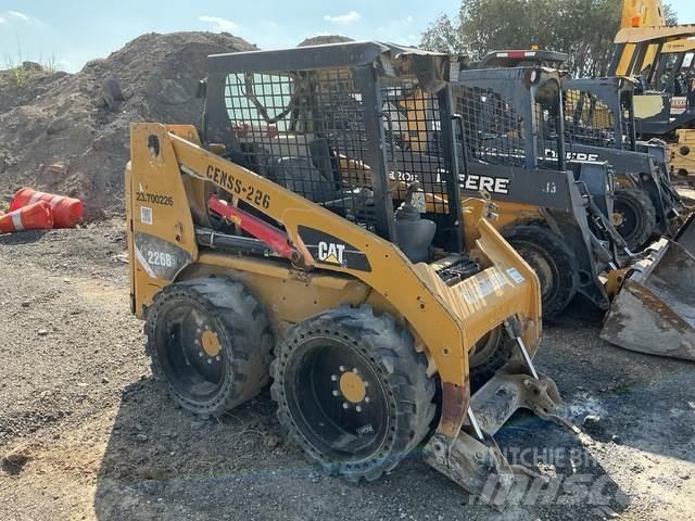 CAT 226B3 滑移轉向裝載機