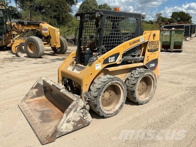CAT 226B3 滑移轉向裝載機