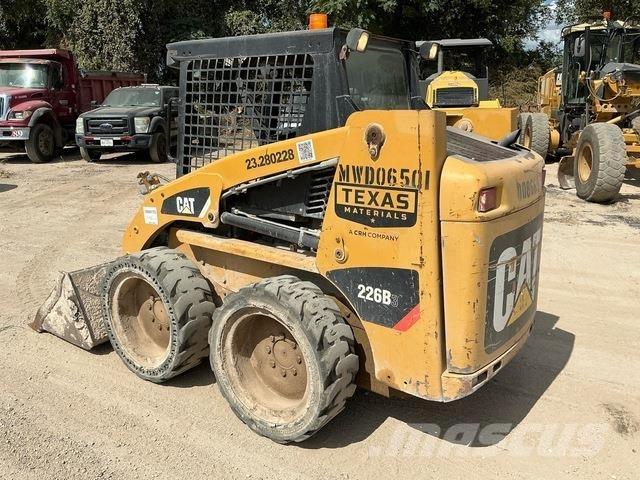 CAT 226B3 滑移轉向裝載機