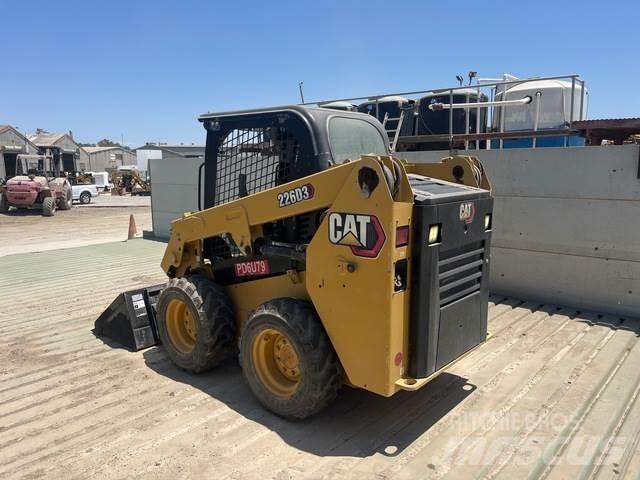 CAT 226D3 滑移轉向裝載機