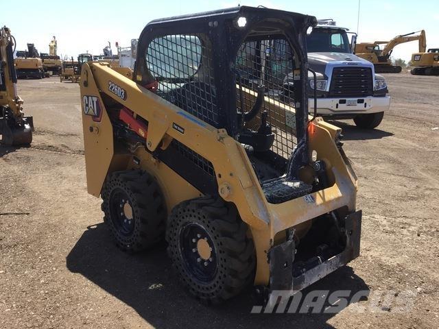 CAT 226D3 滑移轉向裝載機
