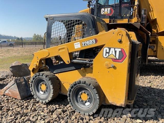 CAT 226D3 滑移轉向裝載機
