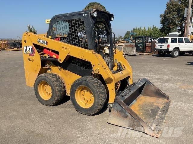 CAT 226D3 滑移轉向裝載機