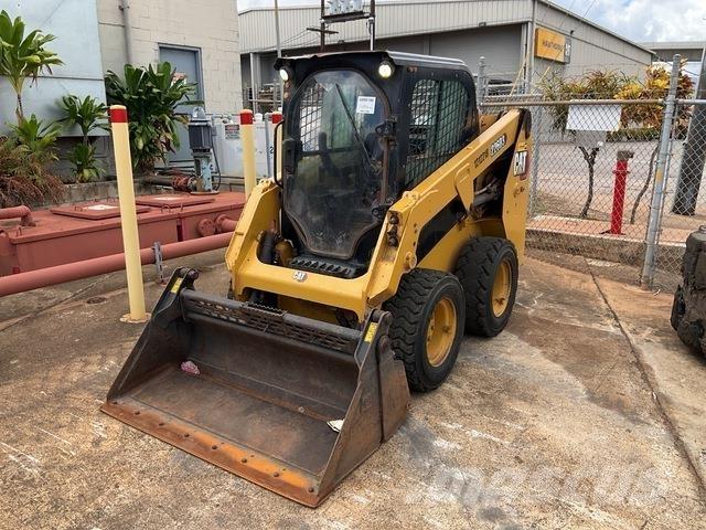 CAT 226D3 滑移轉向裝載機