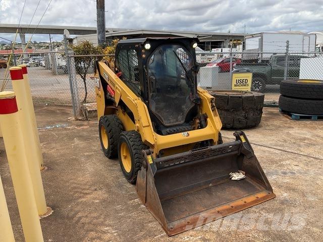 CAT 226D3 滑移轉向裝載機