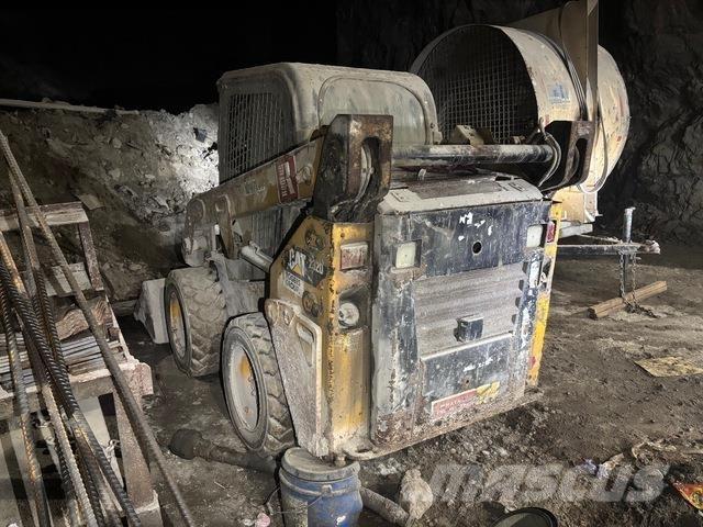 CAT 232D 滑移轉向裝載機